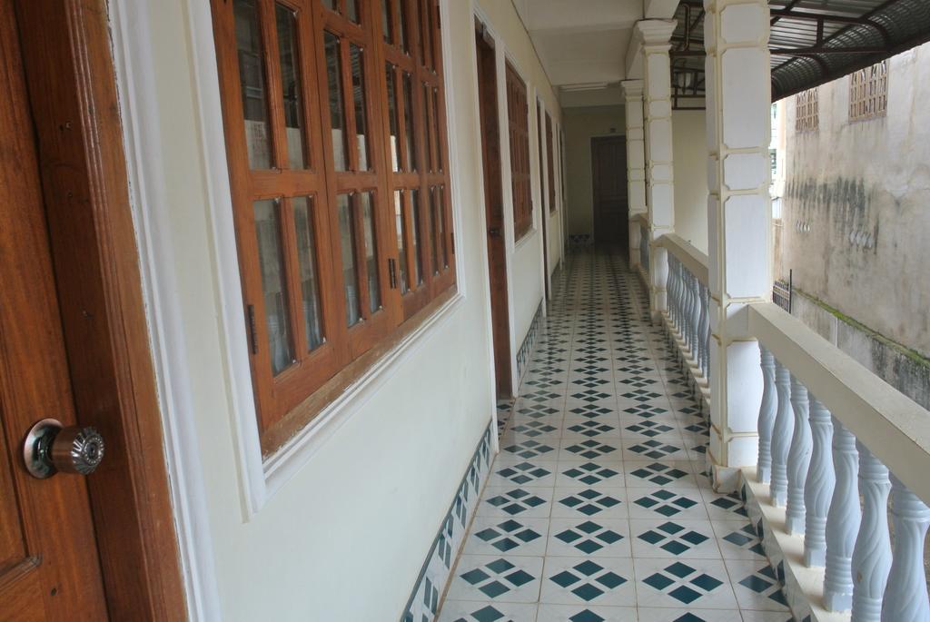 Nice Guesthouse เมืองโพนสะหวัน ภายนอก รูปภาพ